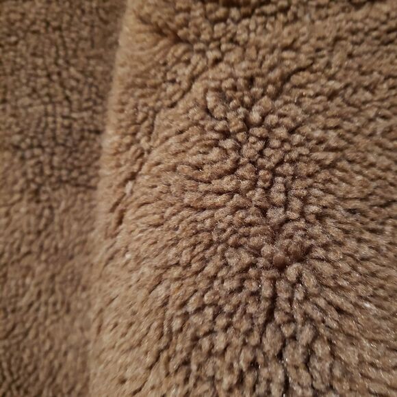 Unlimited Quest Clothing fuzzy sherpa sweater L made in Canada - Picture 4 of 4